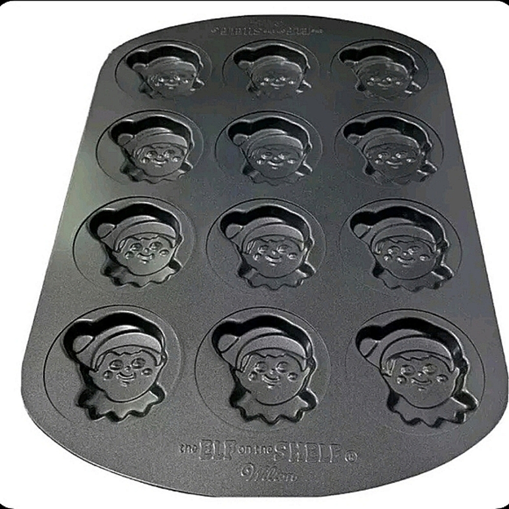 WILTON Elf On The Shelf 12 Nonstick Cavity Christmas Cookie Holiday Baking Pan